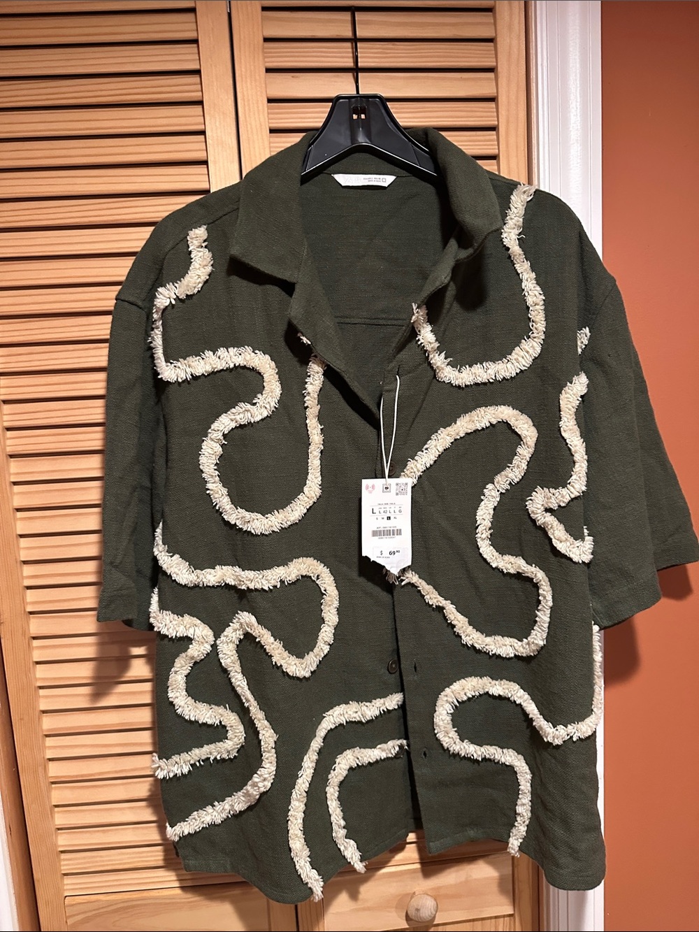 Zara Olive Green Short Sleeve Button-Down Shirt with Cream Textured Trim